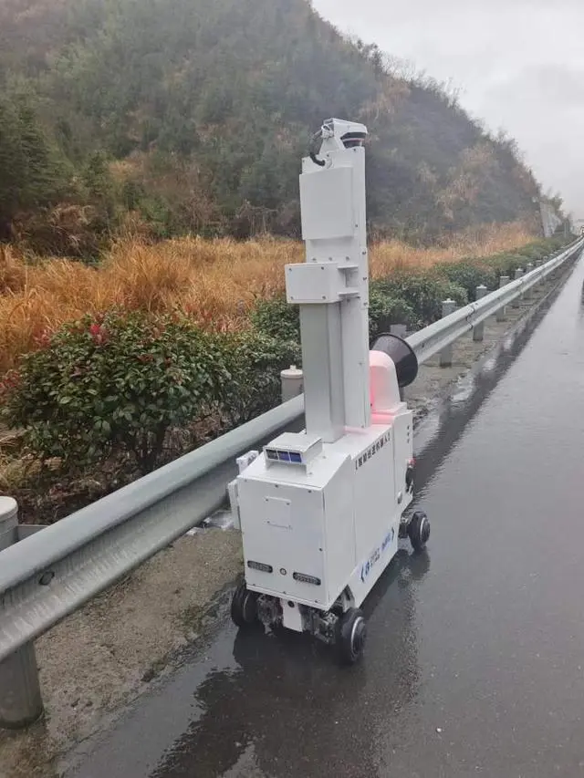 Robot Patroli Terpasang di Hangxinjing Expressway-Image-2