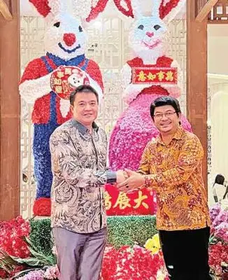 Konjen Zhang Min Temu Rektor Universitas Nias Raya-Image-2