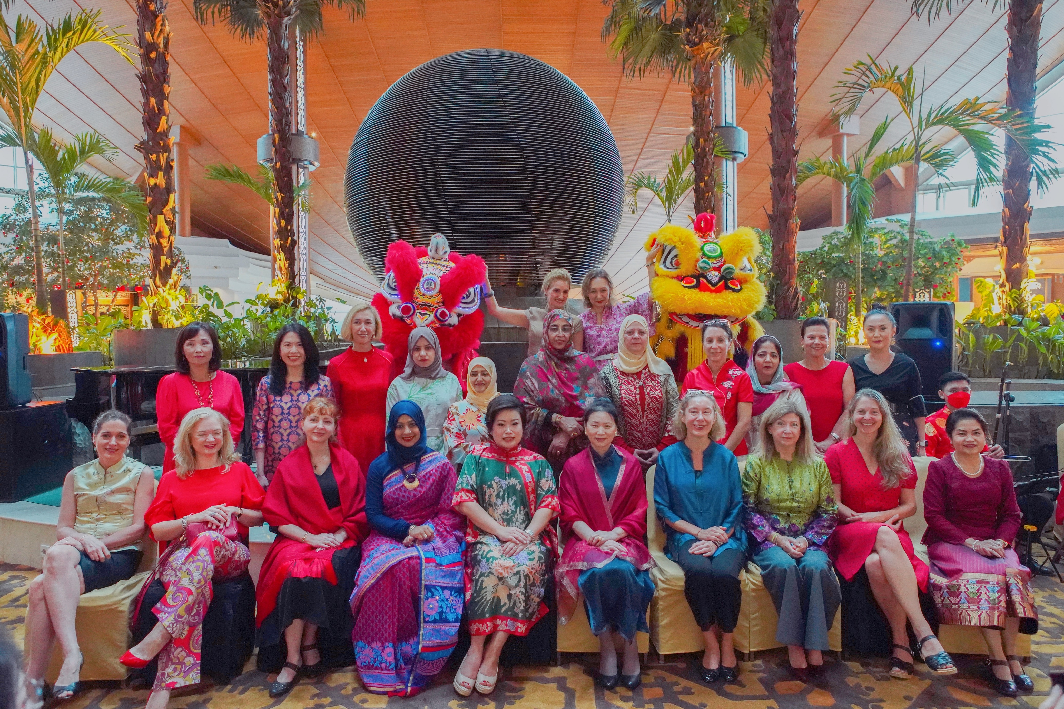 Wanita Kedubes China di Jakarta Hadiri Imlek Women's Club-Image-3
