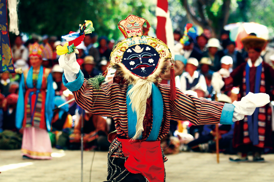 Opera Tradisional Tibet Nyanyi di Desa Jiang-Image-1