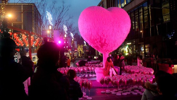 POTRET Balon Love Hari Valentine di Shanghai-Image-3