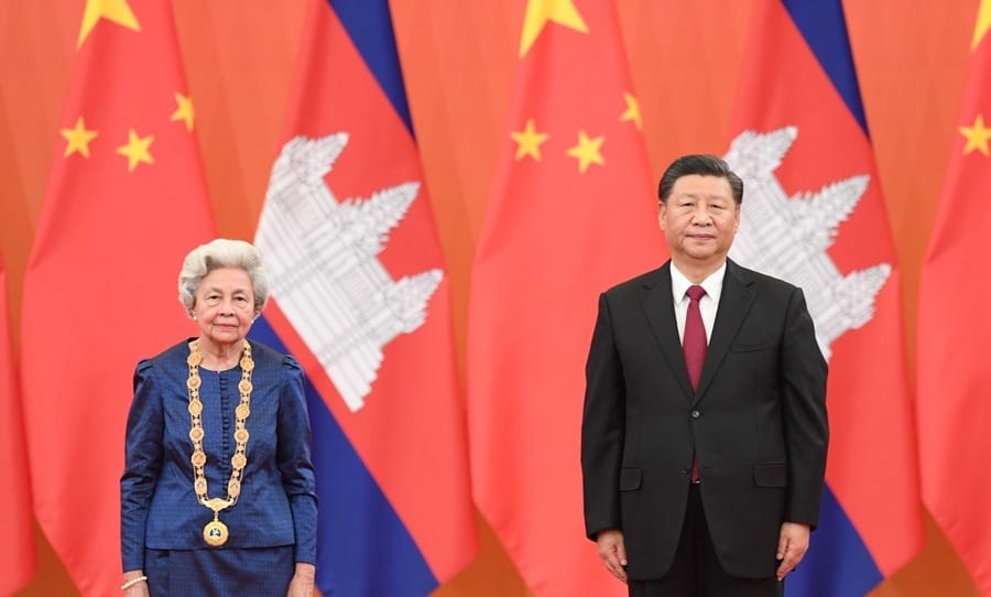 Xi Jinping Temu Raja Kamboja Norodom Sihamoni-Image-1