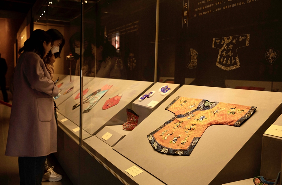 Pakaian Tradisional Anak Pipajang di Museum Shanxi-Image-1