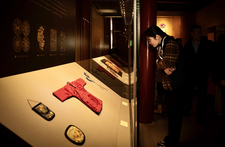 Pakaian Tradisional Anak Pipajang di Museum Shanxi-Image-3