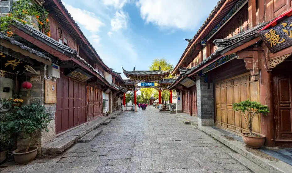 Destinasi Wisata yang Tidak Boleh di Lewatkan Saat ke Kota Tua Lijiang-Image-1