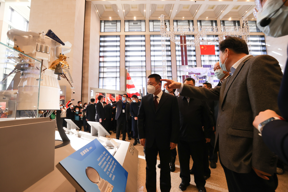 POTRET : Pameran Luar Angkasa Beijing Bawa Pengunjung Kagumi Stasiun Luar Angkasa Tiongkok-Image-1