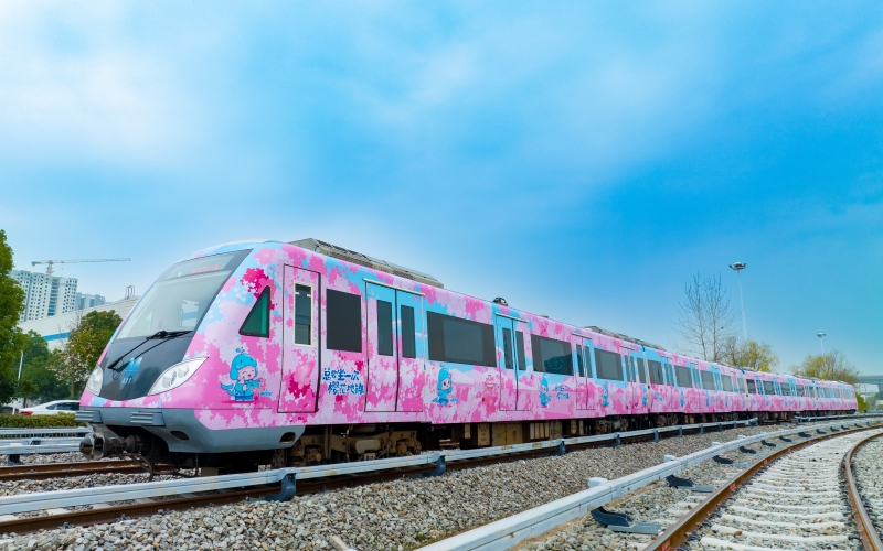Kereta Metro Tema Bunga Sakura Debut di Wuhan-Image-3