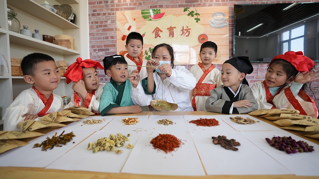 Pelajar di Nanjing Wajib Tanam Tumbuhan Herbal-Image-1