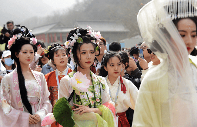 Festival Gunung Yuntai Hanfu Huazhao dimulai di Henan-Image-1