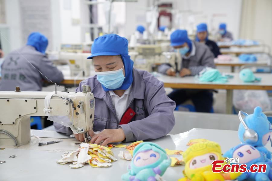 POTRET: Produksi Mainan Maskot untuk Asian Games Hangzhou-Image-3