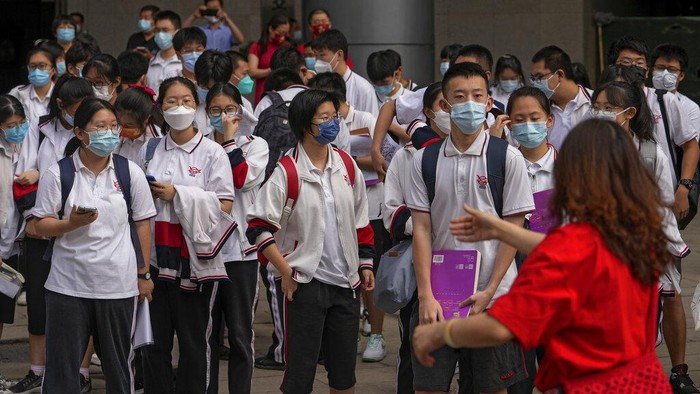 Universitas di Chongqing Beri Kursus Soal Tes Pegawai Negeri-Image-1