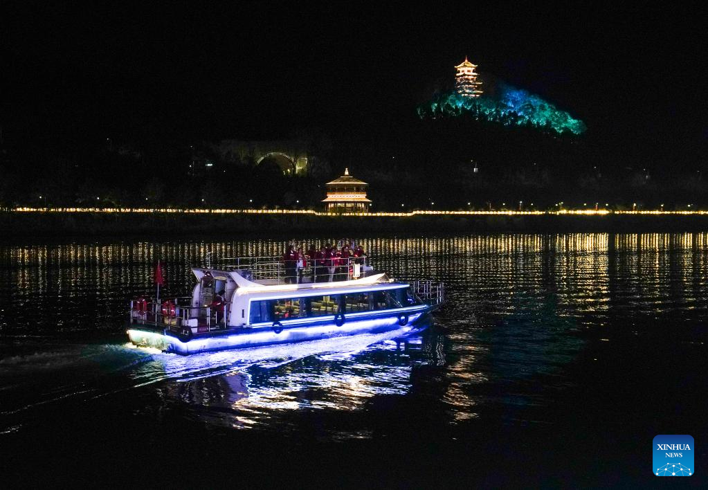 POTRET Pertunjukan Malam di Langzhong-Image-9