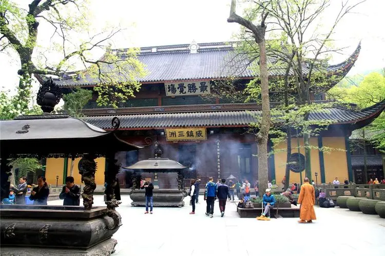 Kuil Ling Yin Paling Banyak Dikunjungi di China-Image-1