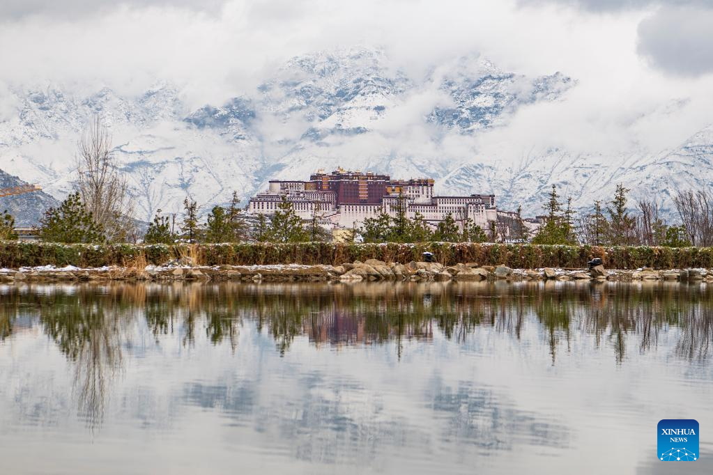 POTRET Pemandangan Istana Potala Saat Bersalju-Image-6