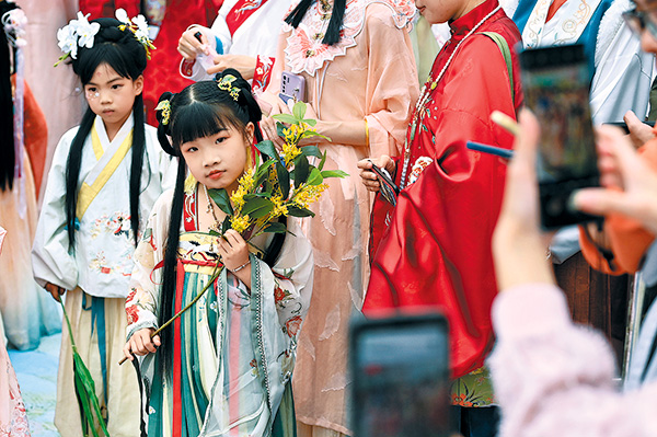 Festival Huazhao yang Ratusan Tahun Mati, Digelar di Wuhan-Image-1