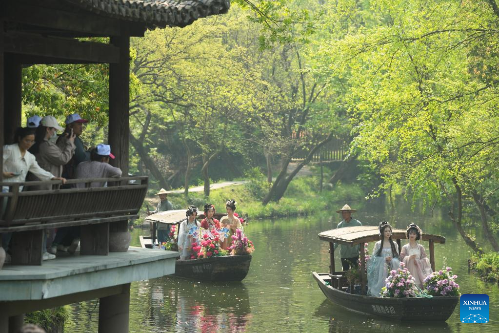 POTRET Pecinta Hanfu Kumpul di Lahan Basah Xixi-Image-3