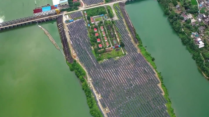 Nikmati Pemandangan Panel Fotovoltaik di Guangxi