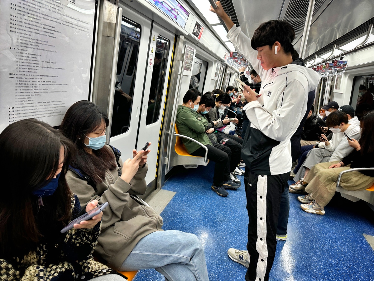 Tidak Wajib Bermasker di Angkutan Umum Beijing-Image-1