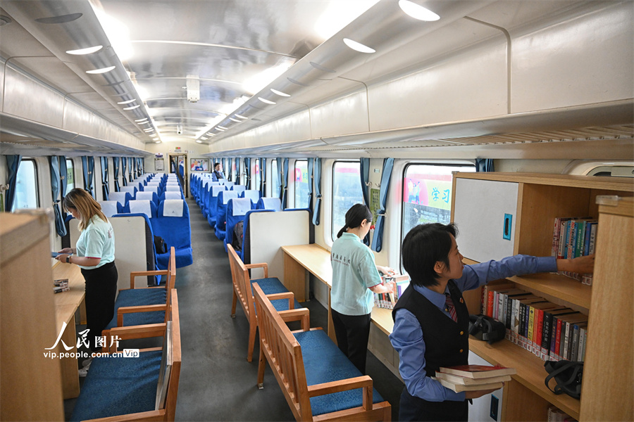 POTRET Perpustakaan Kereta Dibuka di Chongqing-Image-1