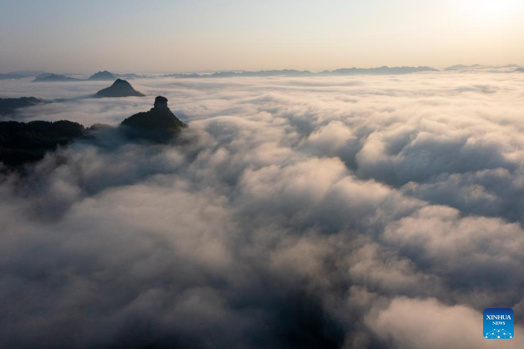 Pemandangan Lautan Awan di Gunung Jinfo-Image-6