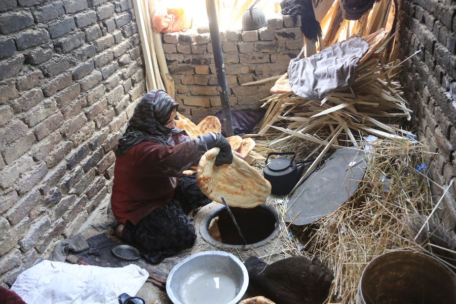 Album Asia: Menengok proses pembuatan roti naan khas Afghanistan-Image-2