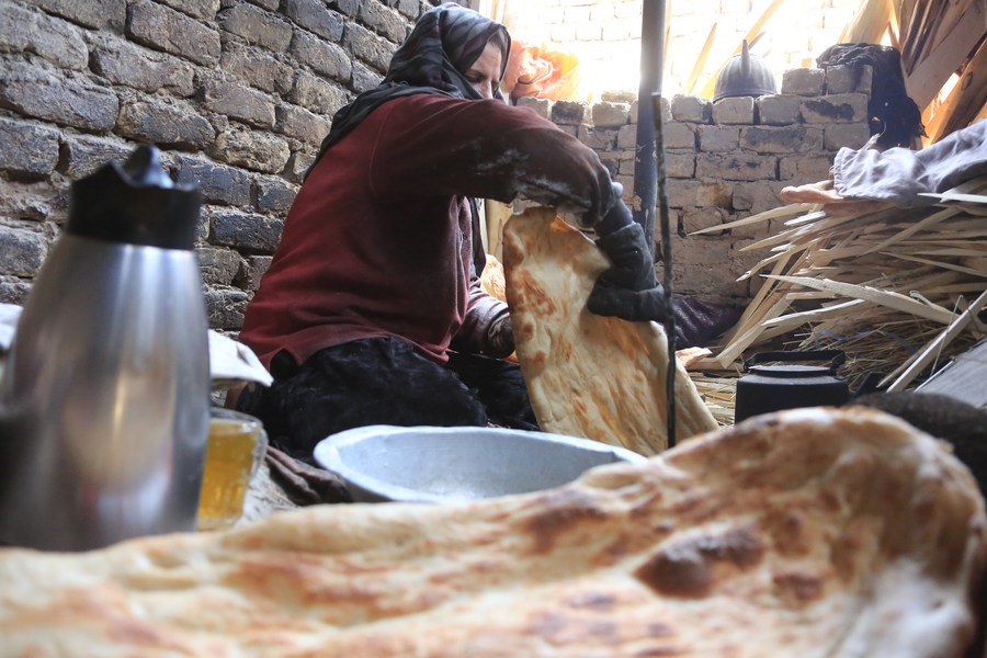 Album Asia: Menengok proses pembuatan roti naan khas Afghanistan-Image-5