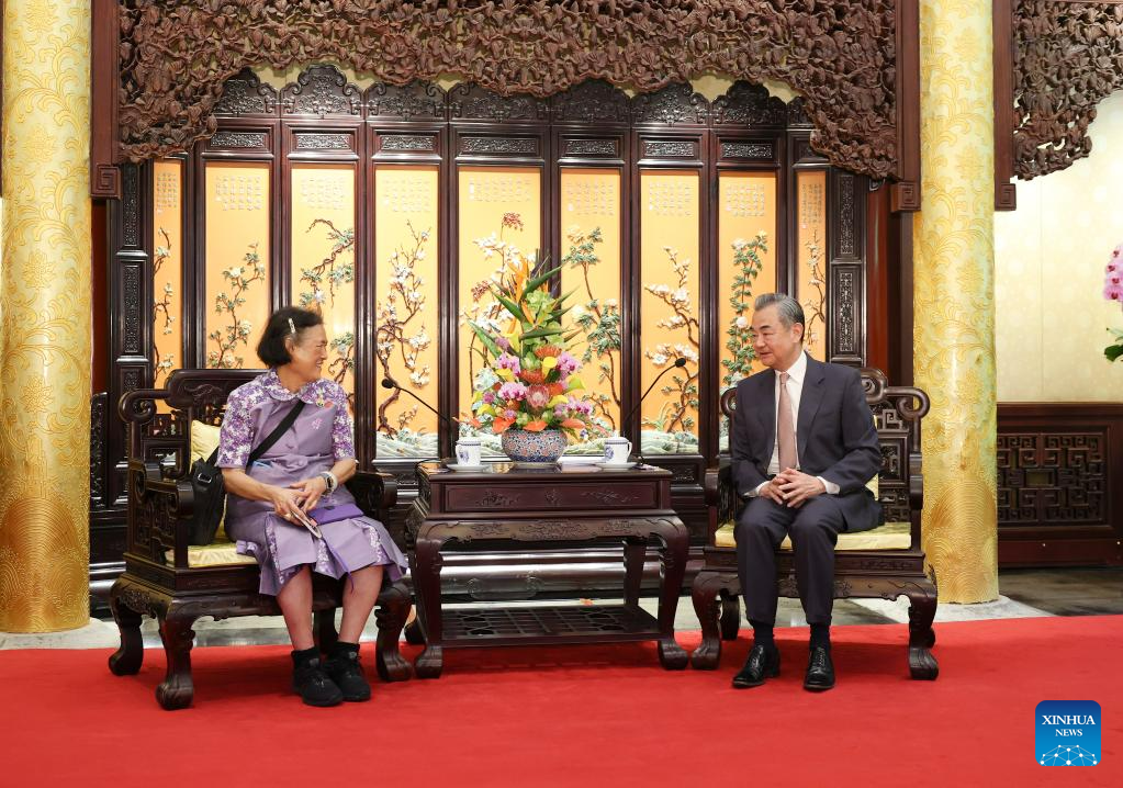 Wang Yi Bertemu Putri Thailand Sirindhorn-Image-1