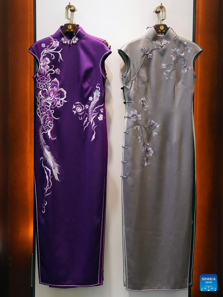 POTRET Pewaris Cheongsam Longfeng di Shanghai-Image-5