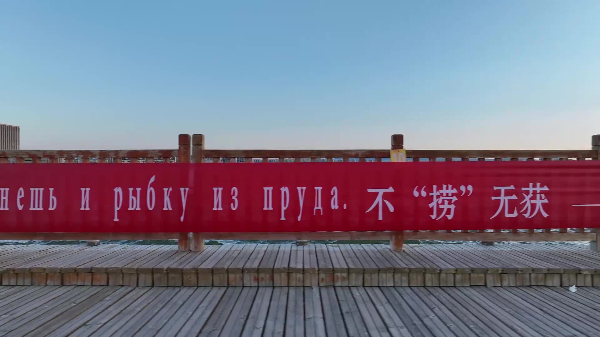 Universitas di Xinjiang China lepas lulusan mereka dengan jamuan makan ikan gratis-Image-1