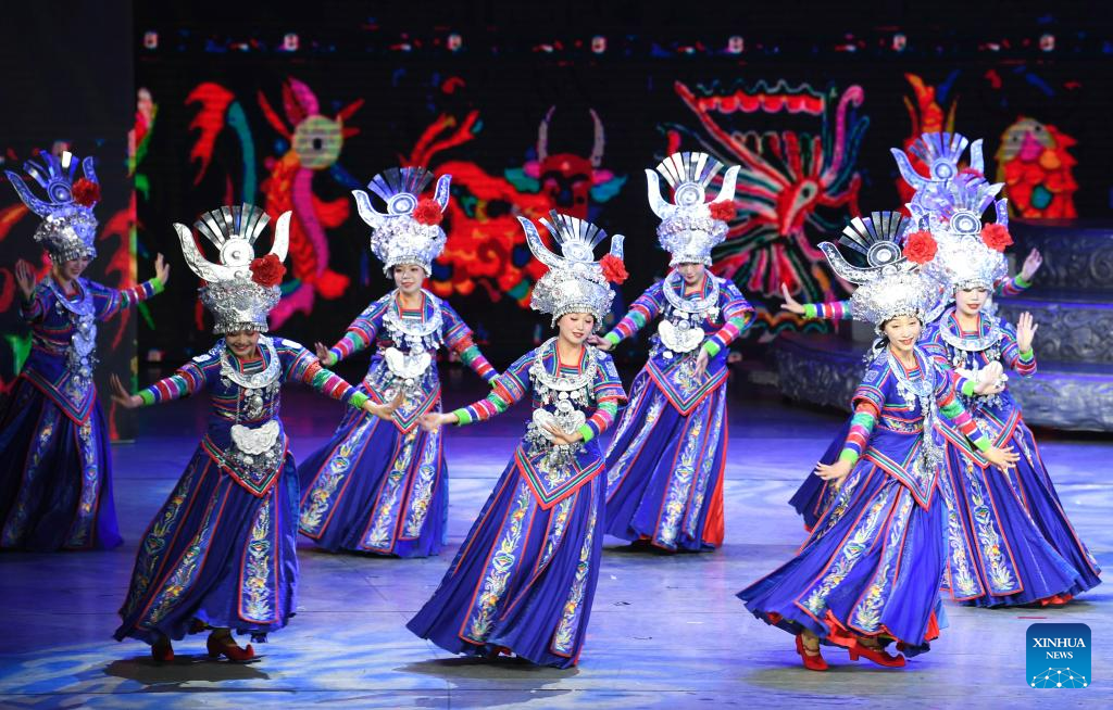 POTRET Pertunjukan Gaya Guizhou Penuh Warna-Image-2