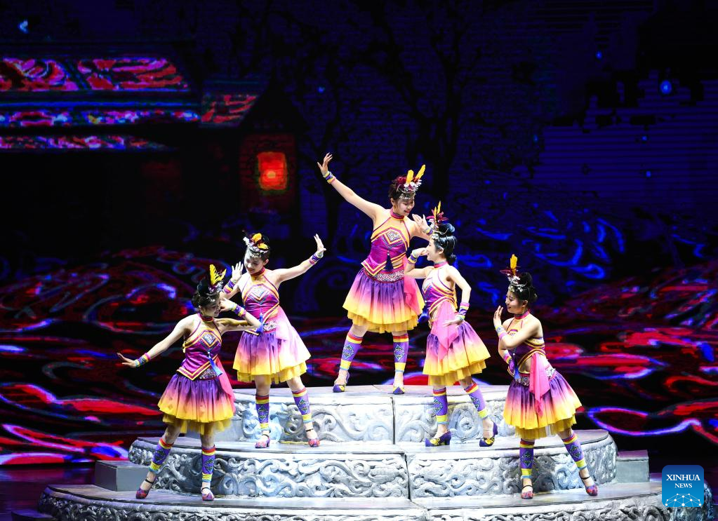 POTRET Pertunjukan Gaya Guizhou Penuh Warna-Image-5