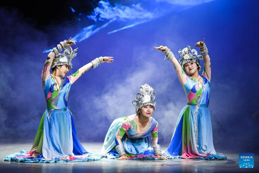POTRET Pertunjukan Gaya Guizhou Penuh Warna-Image-4