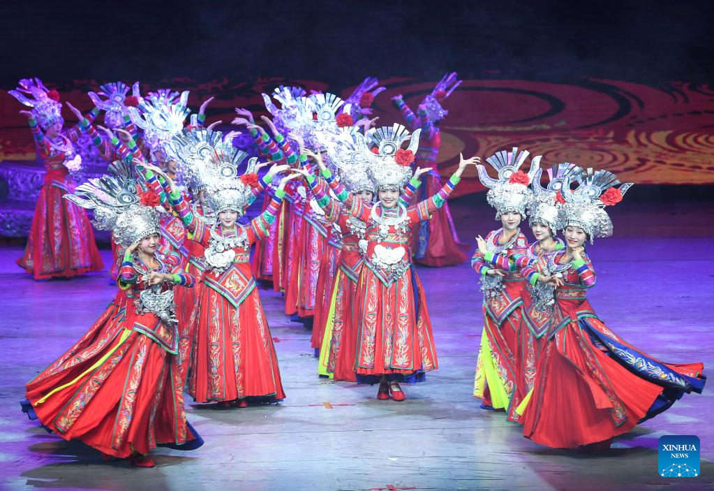 POTRET Pertunjukan Gaya Guizhou Penuh Warna-Image-8