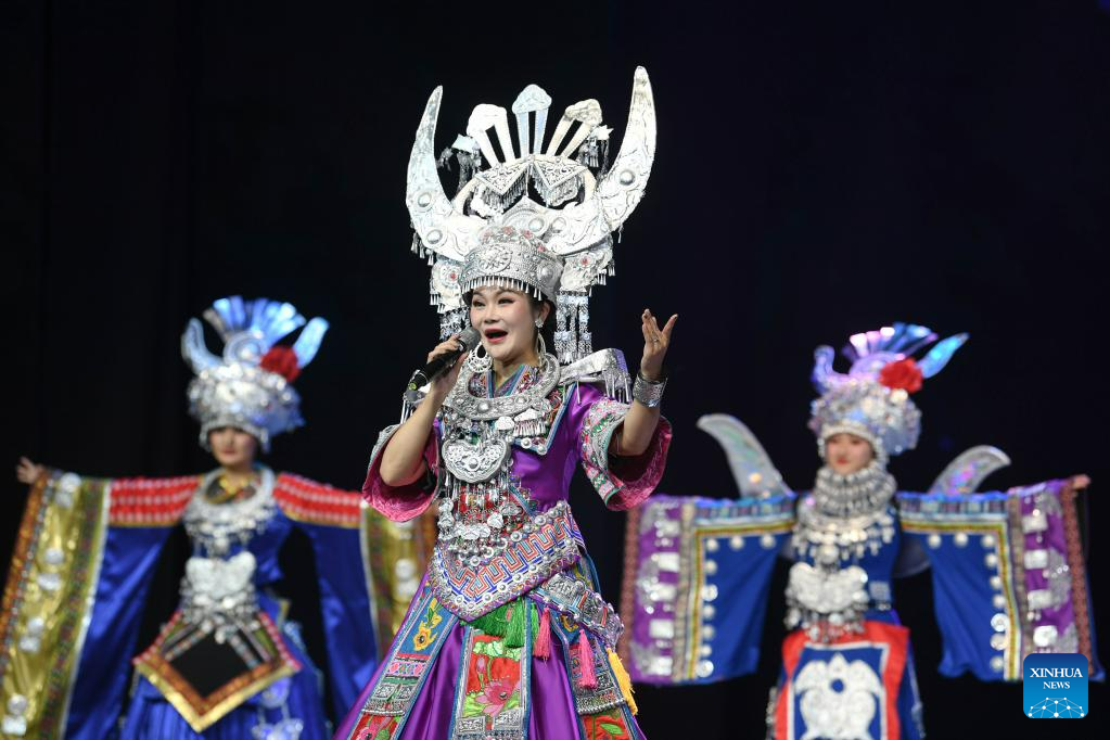 POTRET Pertunjukan Gaya Guizhou Penuh Warna-Image-7
