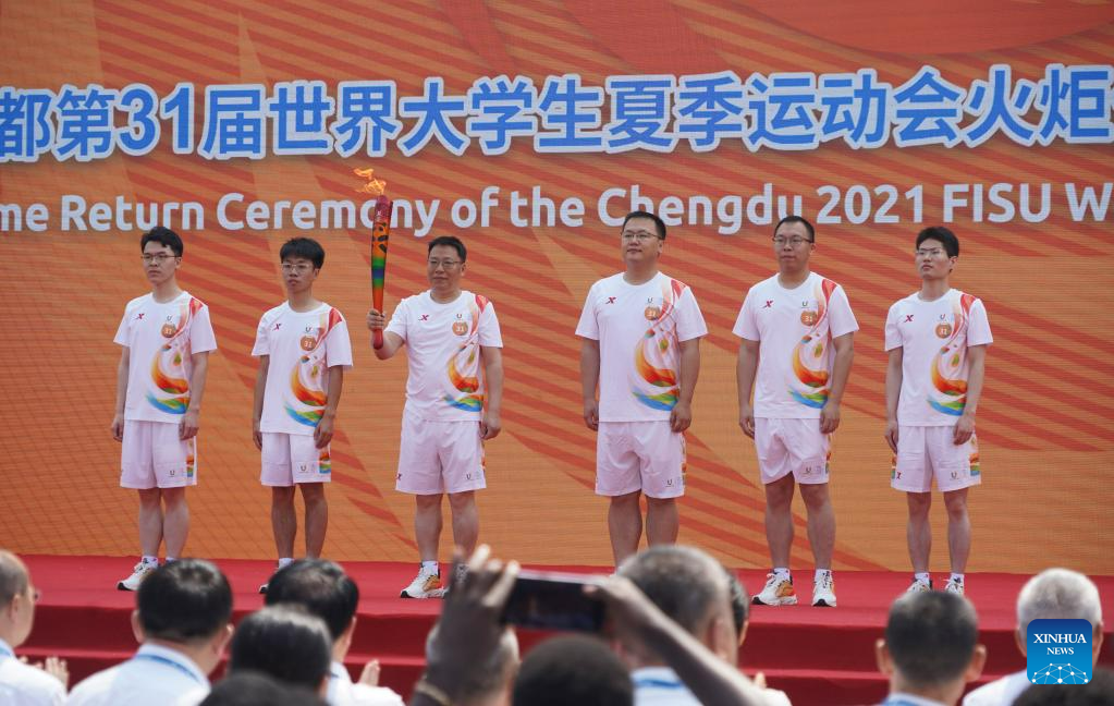 POTRET Pawai Obor Chengdu Universiade di Harbin-Image-4