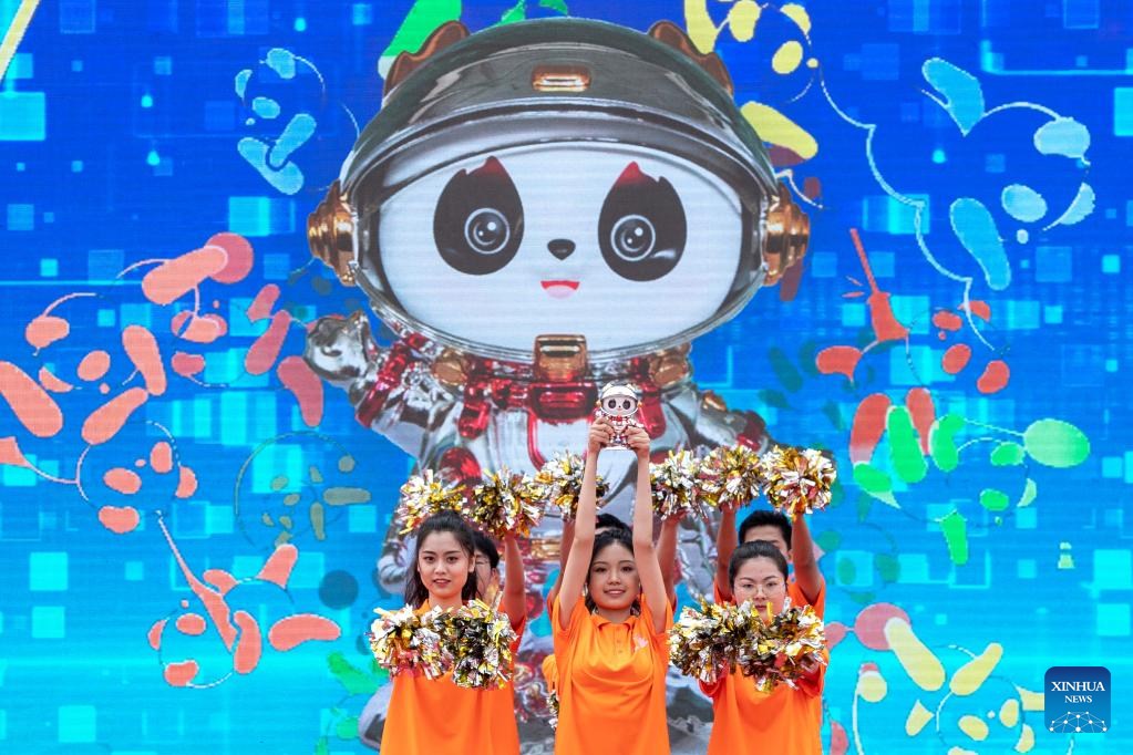 POTRET Pawai Obor Chengdu Universiade di Harbin-Image-7