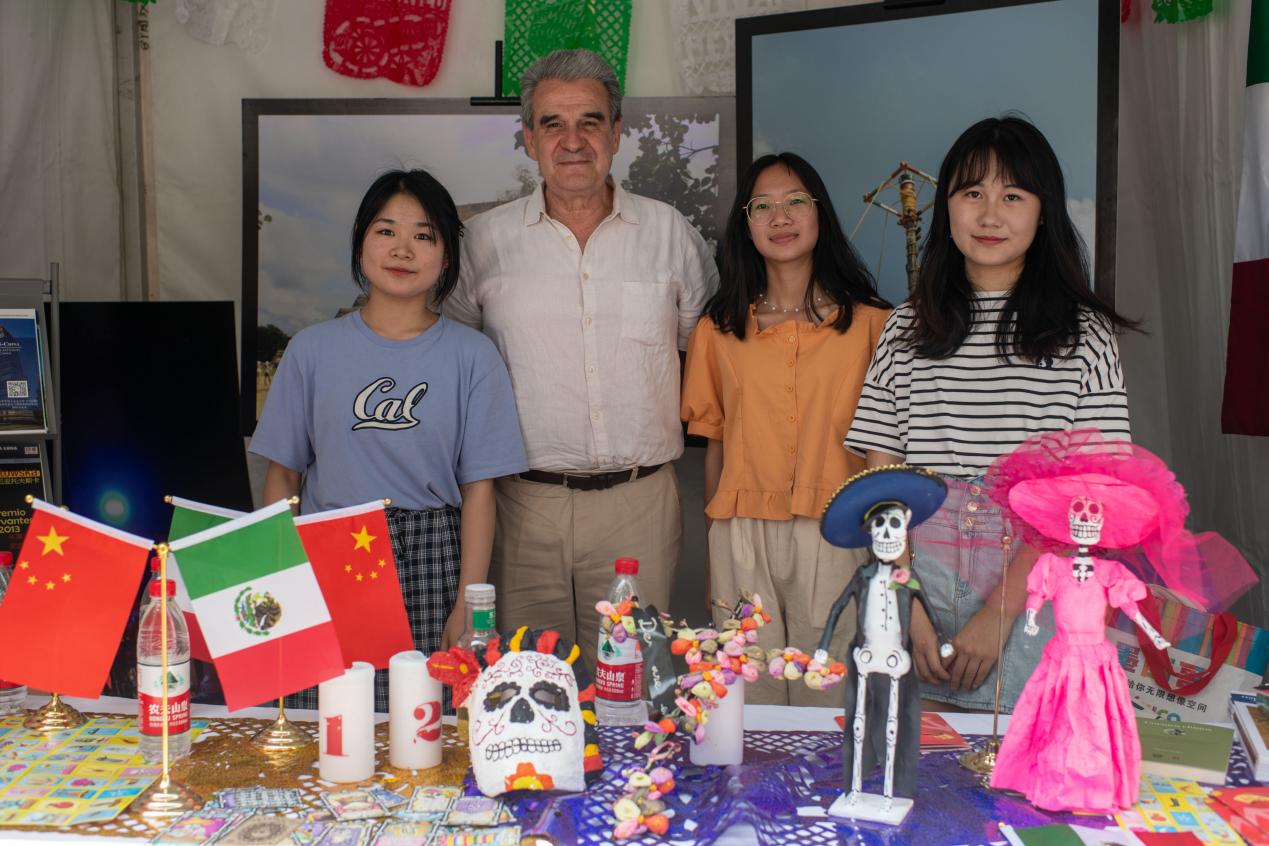 Mahasiswa Global di BFSU Rayakan Festival Budaya-Image-5