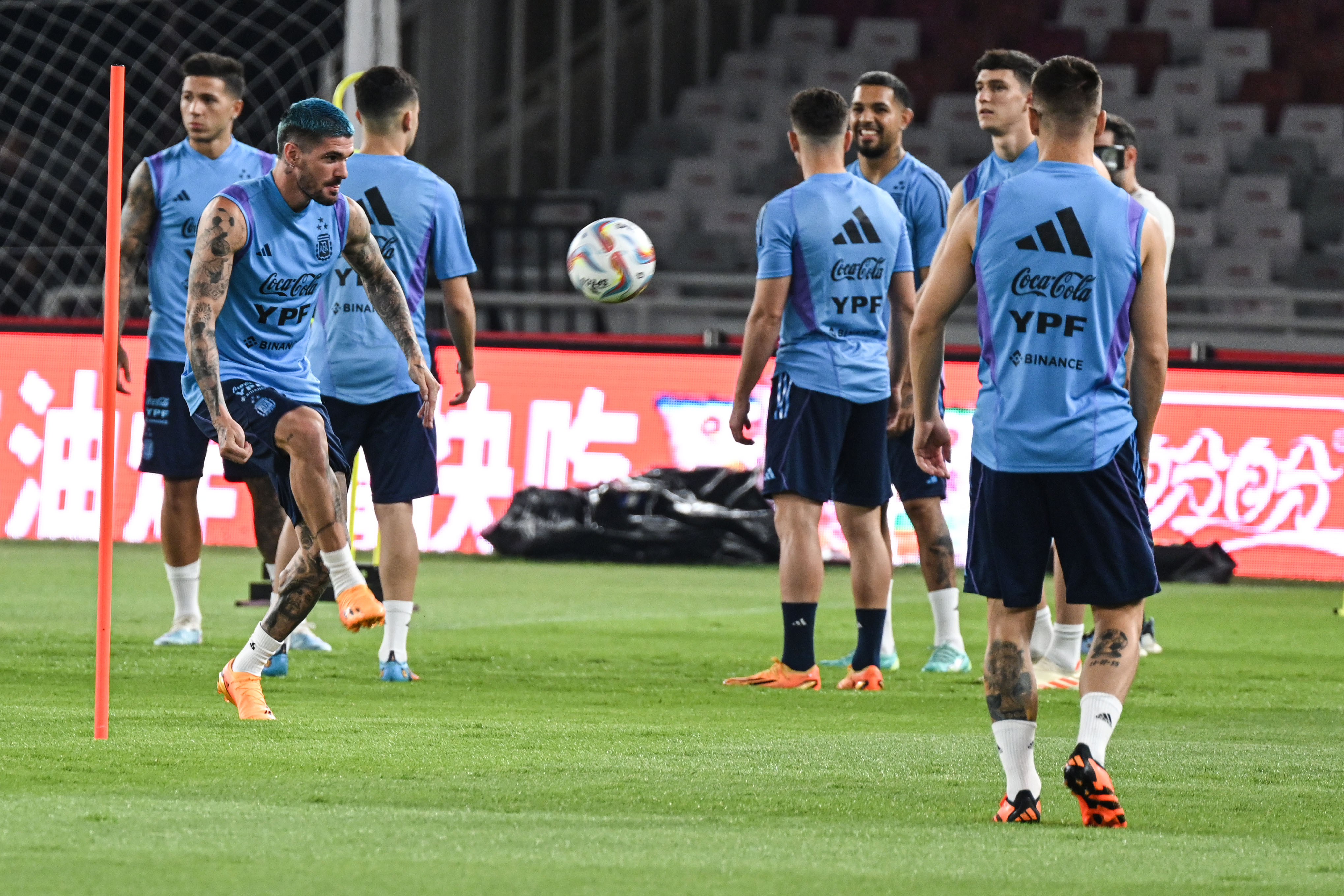 INDONESIA-JAKARTA-SEPAK BOLA-ARGENTINA-LATIHAN-1-Image-1