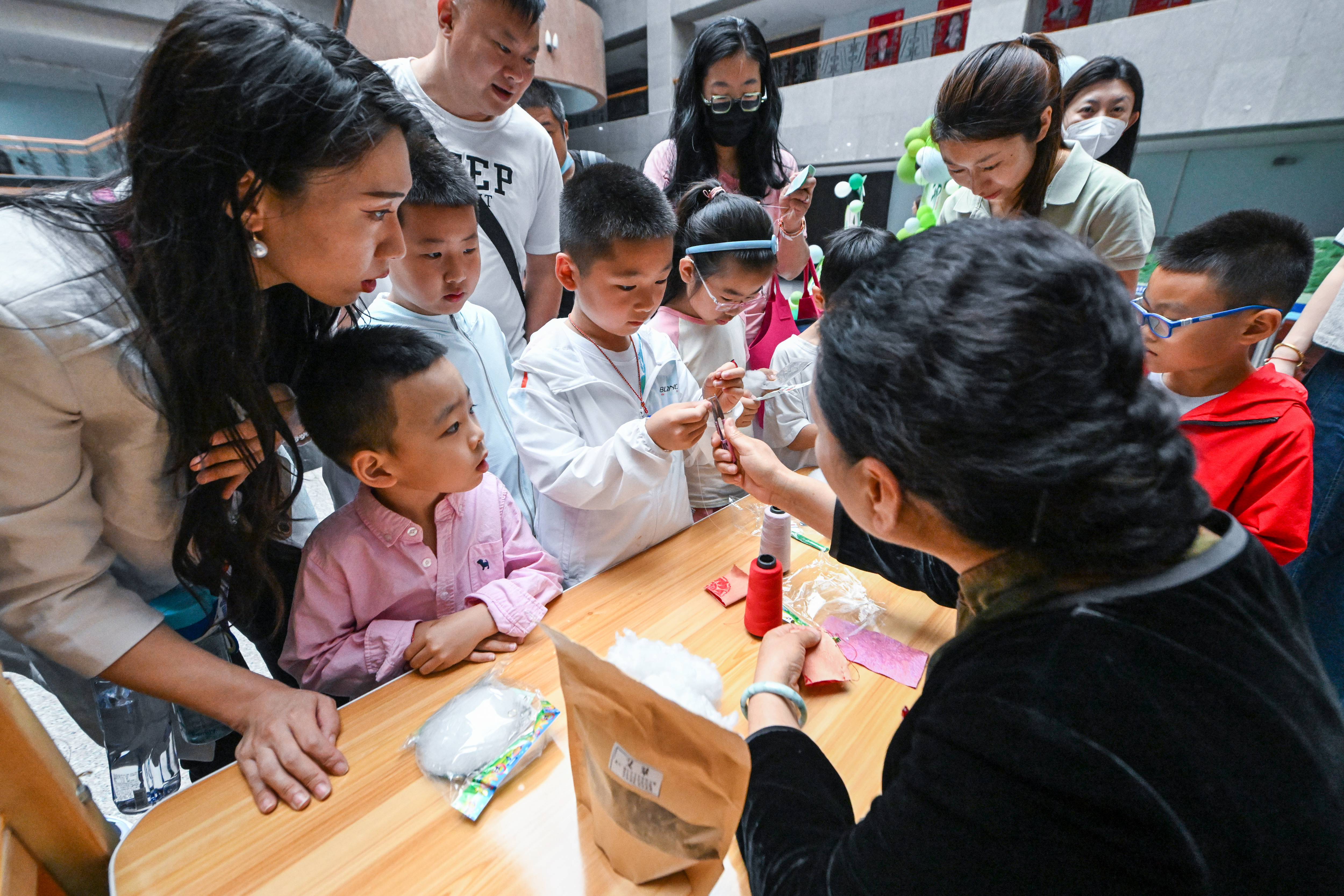 CHINA-JILIN-FESTIVAL PERAHU NAGA-SACHET-5-Image-1