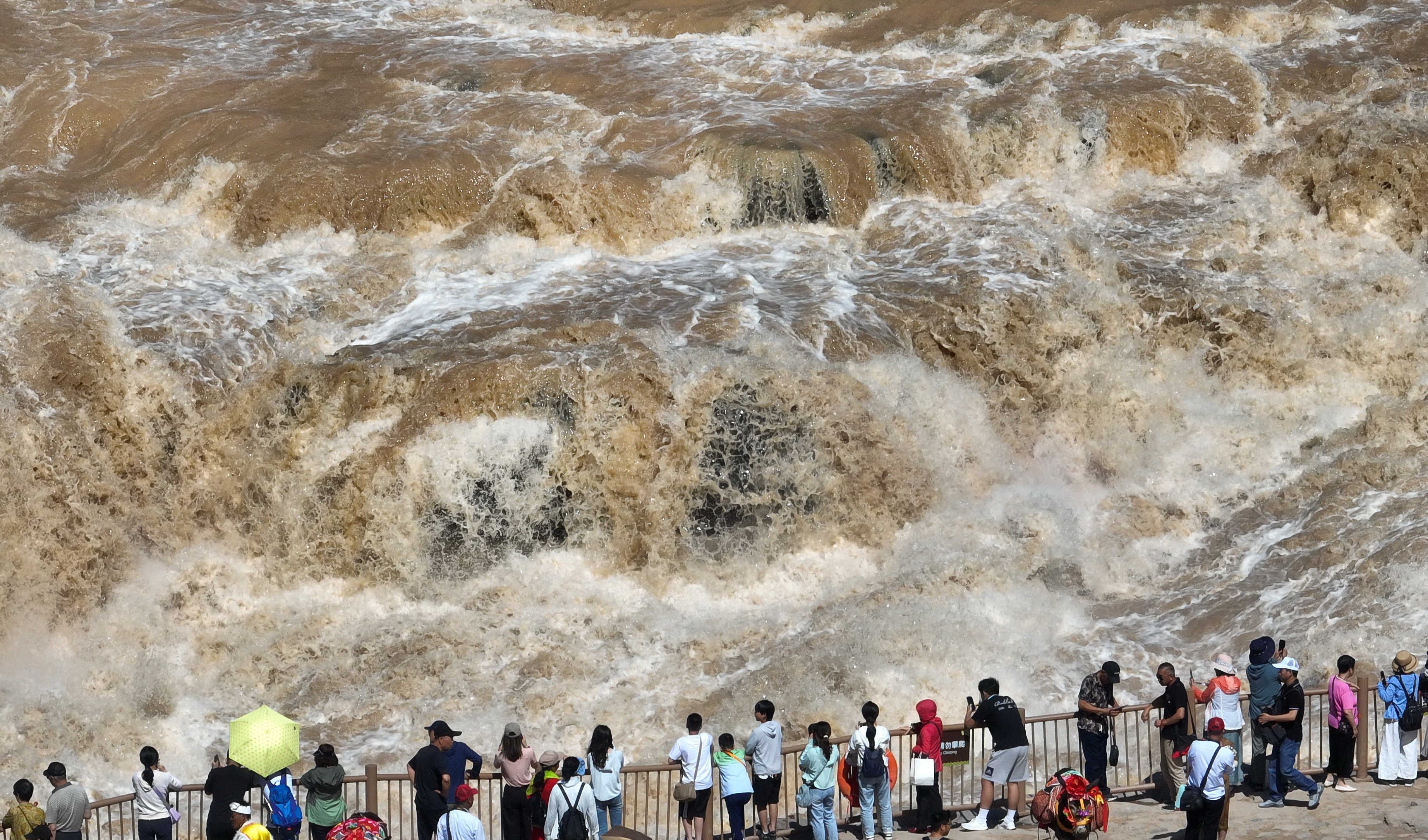 CHINA-SHAANXI-AIR TERJUN HUKOU-PEMANDANGAN-2-Image-1