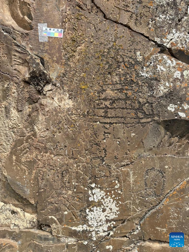 Lukisan Batu Ditemukan di Lembah Sungai Tongtian-Image-1