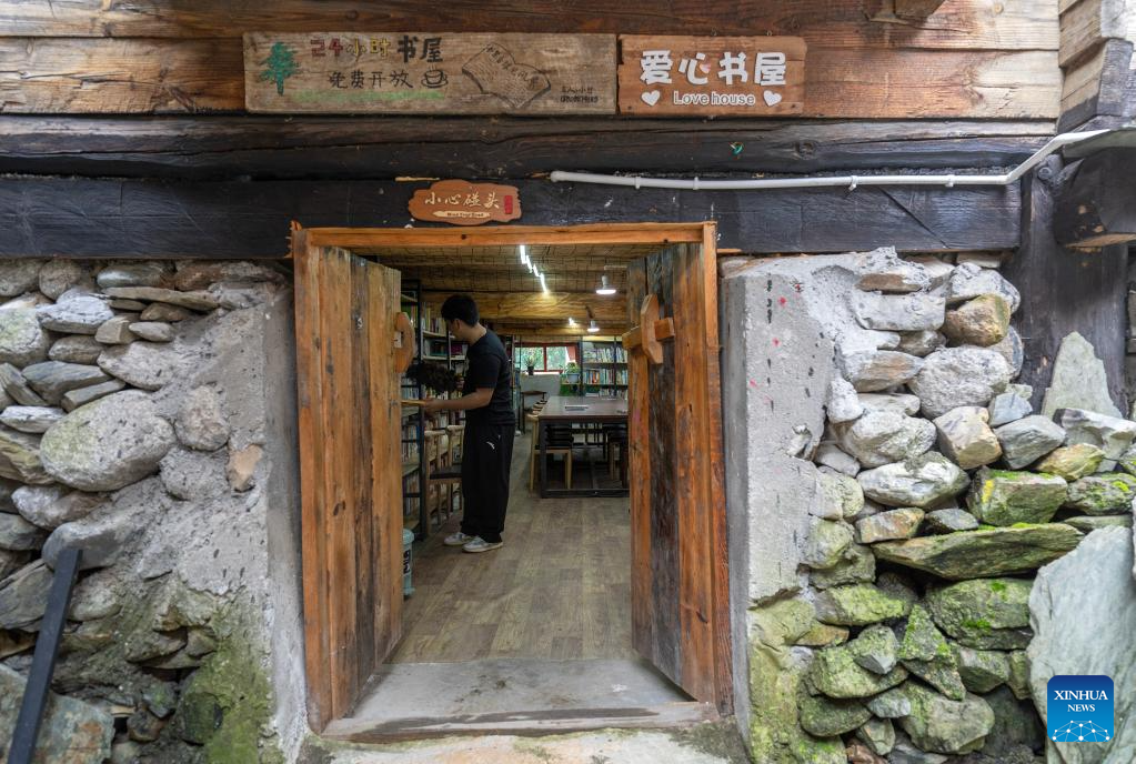 POTRET Perpustakaan Banshan Huayu di Gunung Tibet-Image-7