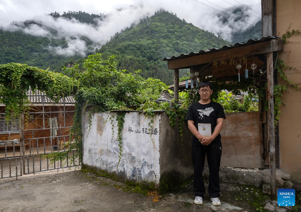 POTRET Perpustakaan Banshan Huayu di Gunung Tibet-Image-8