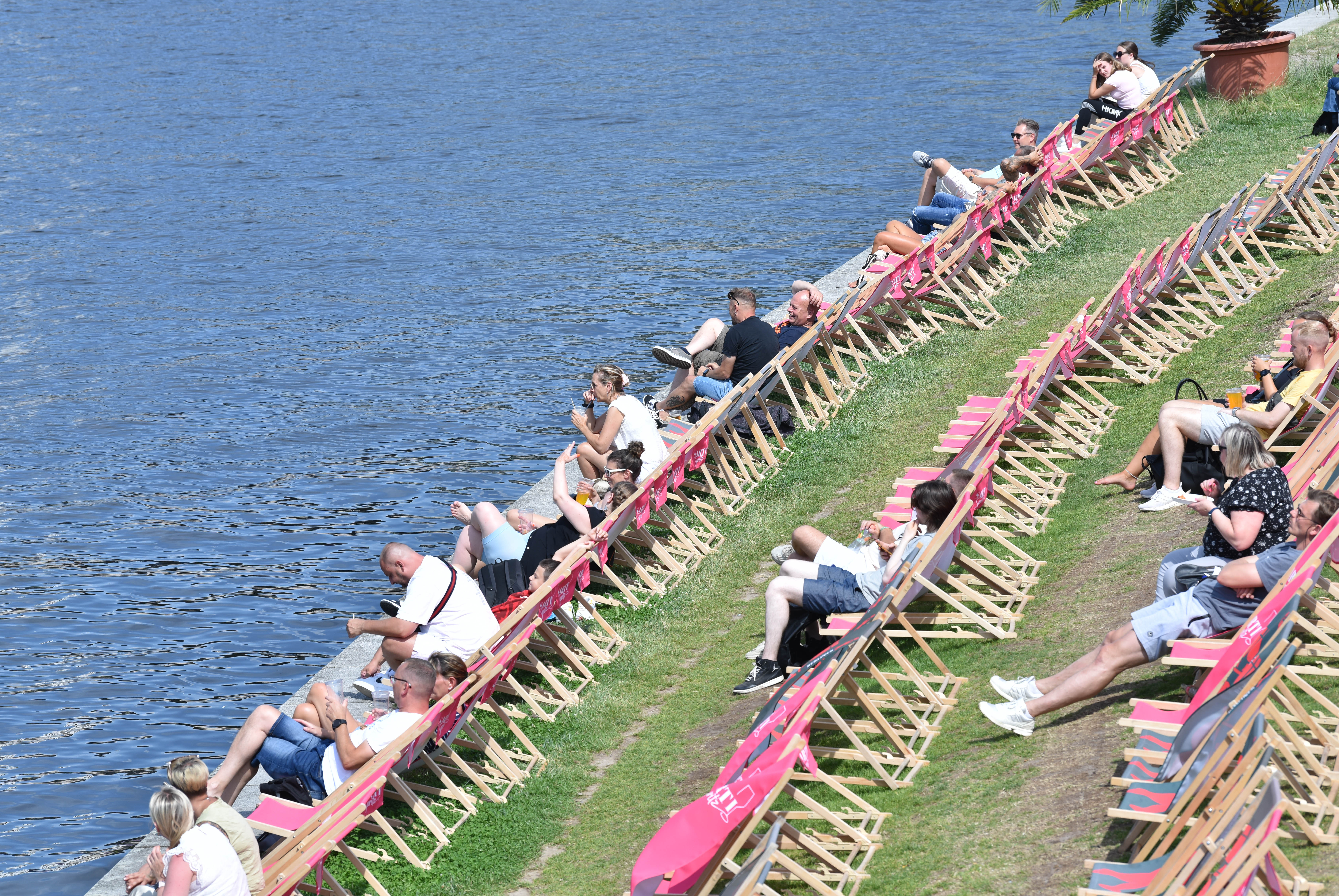 JERMAN-BERLIN-GELOMBANG PANAS-2-Image-1