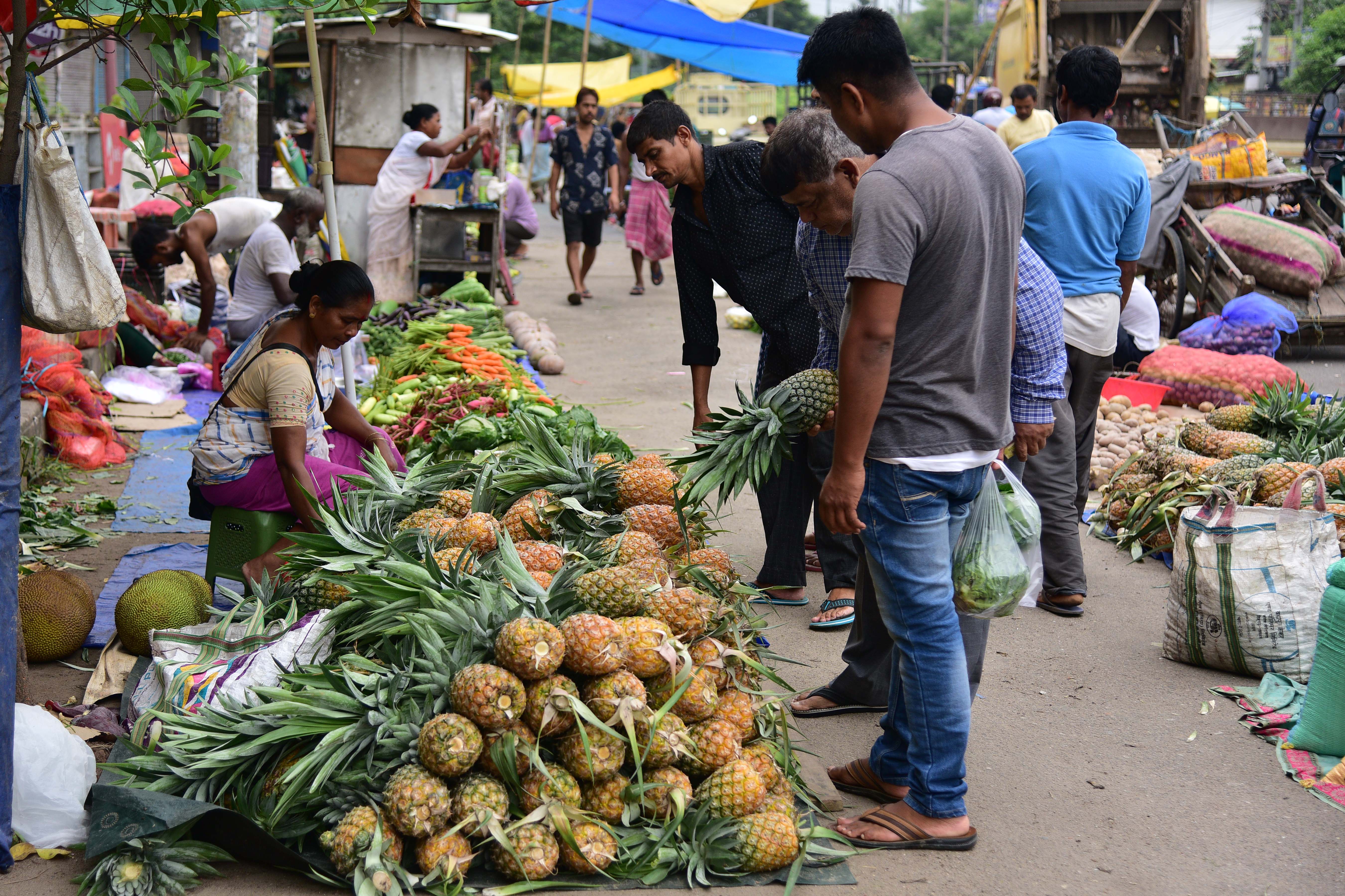 INDIA-ASSAM-GUWAHATI-PASAR NANAS-1-Image-1