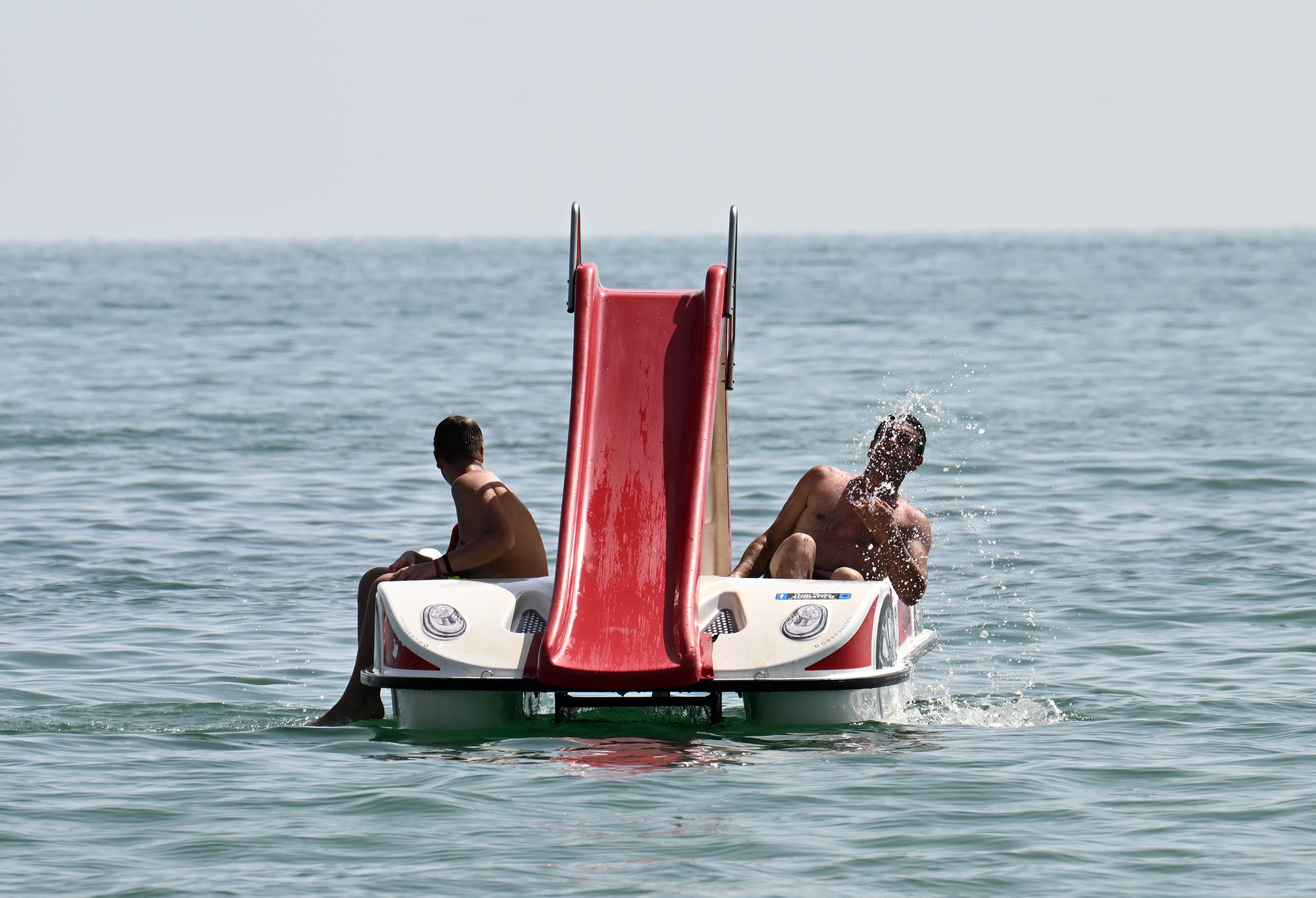 ITALIA-LADISPOLI-GELOMBANG PANAS-WAKTU LUANG-2-Image-1