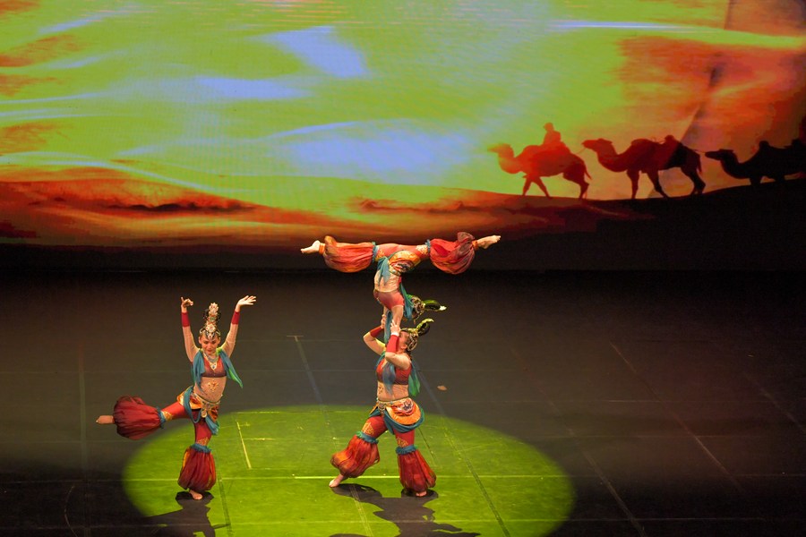 Album Asia: Rombongan Seni Muqam Teater Seni Xinjiang China gelar tur pertunjukan di Indonesia-Image-1 Album Asia: Rombongan Seni Muqam Teater Seni Xinjiang China gelar tur pertunjukan di Indonesia-Image-1