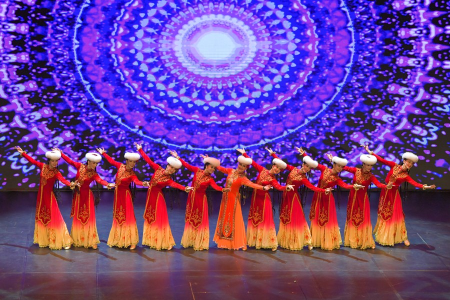 Album Asia: Rombongan Seni Muqam Teater Seni Xinjiang China gelar tur pertunjukan di Indonesia-Image-7 Album Asia: Rombongan Seni Muqam Teater Seni Xinjiang China gelar tur pertunjukan di Indonesia-Image-7