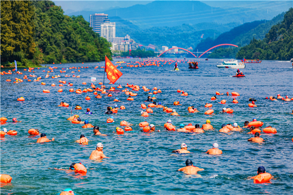 SERU... 3.000 Perenang Adu Cepat d Sungai Xin'an, Chun'an-Image-1