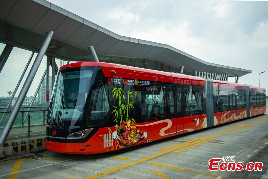 POTRET Bus Listrik dengan Rel Meluncur di Chengdu-Image-1